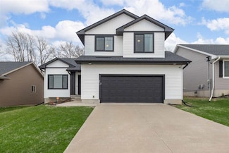 230 Kenneth Dr, Iowa City, IA 52245