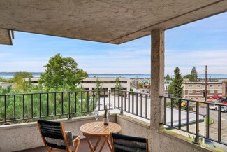 518 Bell St Unit 302, Edmonds, WA 98020