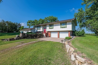 2903 S Kansas Rd, Newton, KS 67114