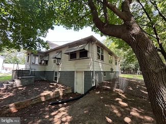 62 Main St, Bridgeport, NJ 08014