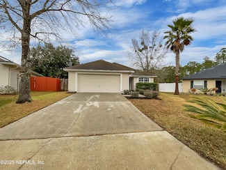 8016 Tuxford Ln, Jacksonville, FL 32244