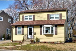 27 Love Ln, Norwood, PA 19074