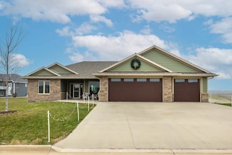 8261 Ginger Dr, Peosta, IA 52068