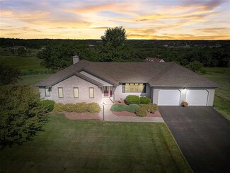 W5250 Village View Cir, New Glarus, WI 53574