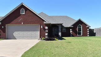 308 N Mountain Meadow Dr, Cache, OK 73527
