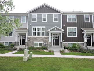 516 Wolverine Dr, Aurora, IL 60502