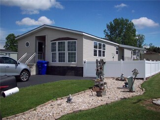 902 Cobblestone Ct, Holley, NY 14470
