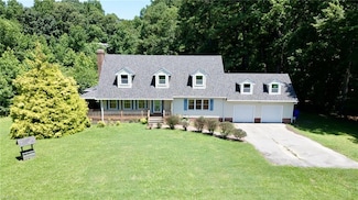 4052 Lake Point Rd, Suffolk, VA 23434