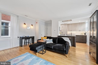 242 S 13th St Unit E, Philadelphia, PA 19107