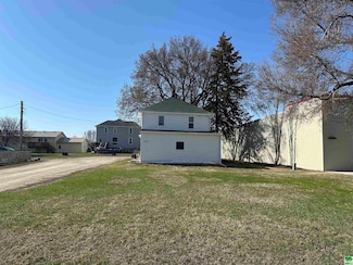 1203 E Cherry St, Vermillion, SD 57069