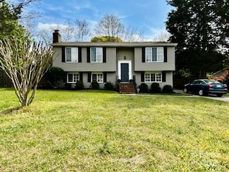 7230 Shadowlake Dr, Charlotte, NC 28226