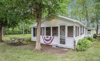 12940 Cleland Ave, Wayland, MI 49348