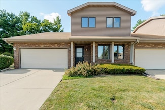 141 Manor Cir, Bloomington, IL 61704