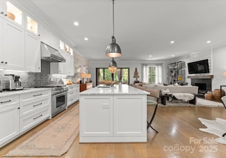 1160 S Kings Dr, Charlotte, NC 28207