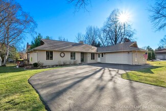 27W583 Meadow Rd, Naperville, IL 60565