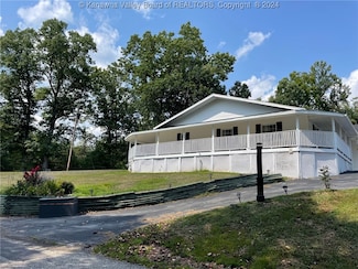 545 Twistabout Rd, Procious, WV 25164