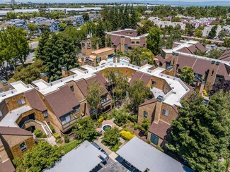 20 Pelican Ln, Redwood City, CA 94065