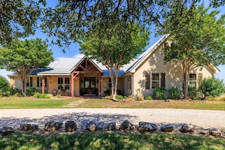 372 E Distant View Dr, Fredericksburg, TX 78624