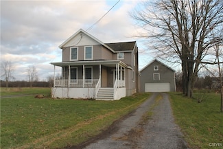 202 Monroe St, Sackets Harbor, NY 13685