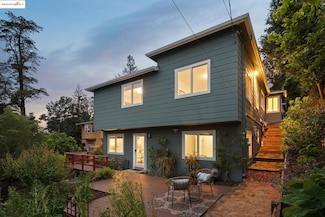 6951 Chambers Dr, Oakland, CA 94611