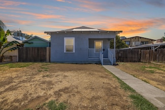 723 S Garden St, Visalia, CA 93277