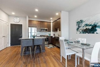 502 van Bussum Ave Unit 302B, Saddle Brook, NJ 07663