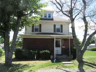 424 N 6th St, Youngwood, PA 15697