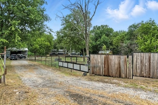 726 Highland Cir, Springtown, TX 76082