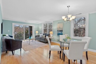 25 Holly Ln Unit 2A, Chestnut Hill, MA 02467