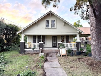 935 E Upper Line St, La Grange, TX 78945