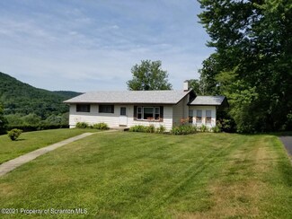 7 Maple Ln, Tunkhannock, PA 18657