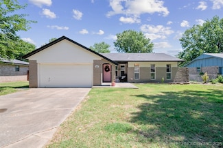 620 E Center St, Collinsville, OK 74021