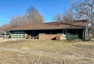 2824 SW Seabrook Ave, Topeka, KS 66614
