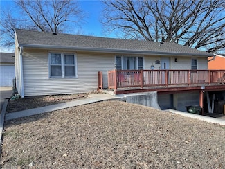 215 N 18th St, Leavenworth, KS 66048