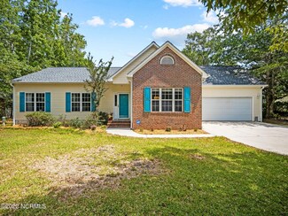 230 Hickory Ln, Hampstead, NC 28443