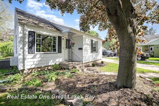 1921 Eymer St, Saginaw, MI 48602