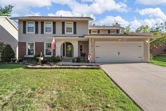 12114 Foxpoint Dr, Maryland Heights, MO 63043