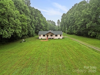3540 Fork Creek Rd, Saluda, NC 28773