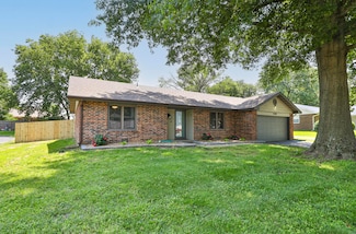 1306 S Oakland Ave, Bolivar, MO 65613