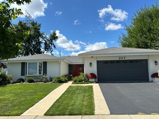 207 W Appletree Ln, Arlington Heights, IL 60004