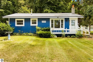 4446 E Shore Dr NE, Kalkaska, MI 49646