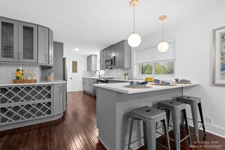 2544 Maplewood Ave, Ann Arbor, MI 48104
