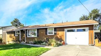 216 NE 9th St, Madras, OR 97741