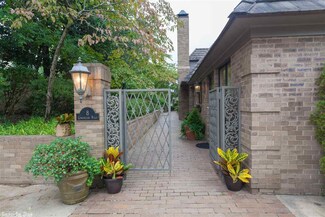 8 Longfellow Place, Little Rock, AR 72207