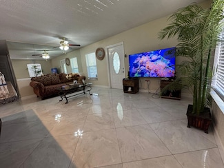 5795 S 38th St, Greenacres, FL 33463