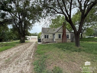 2177 Fawn Rd, Abilene, KS 67410