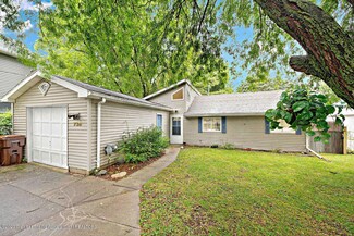 736 W Columbia St, Mason, MI 48854