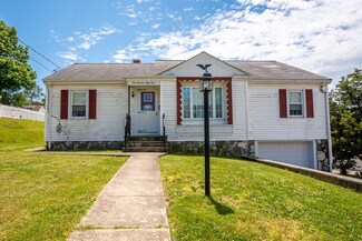 153 Canonicus St, Tiverton, RI 02878