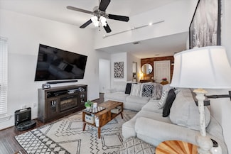 1201 Bering Dr Unit 28, Houston, TX 77057