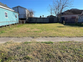 3919 Winnie St, Galveston, TX 77550